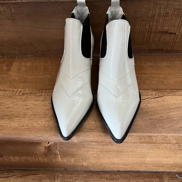 Jeffrey Cambell White booties size 8 - Picture 3 of 8